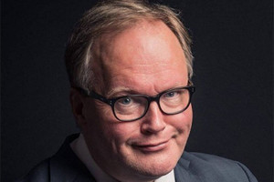 Hans van Baalen (VVD) kondigt vertrek uit het Europees Parlement aan op NPO Radio 1